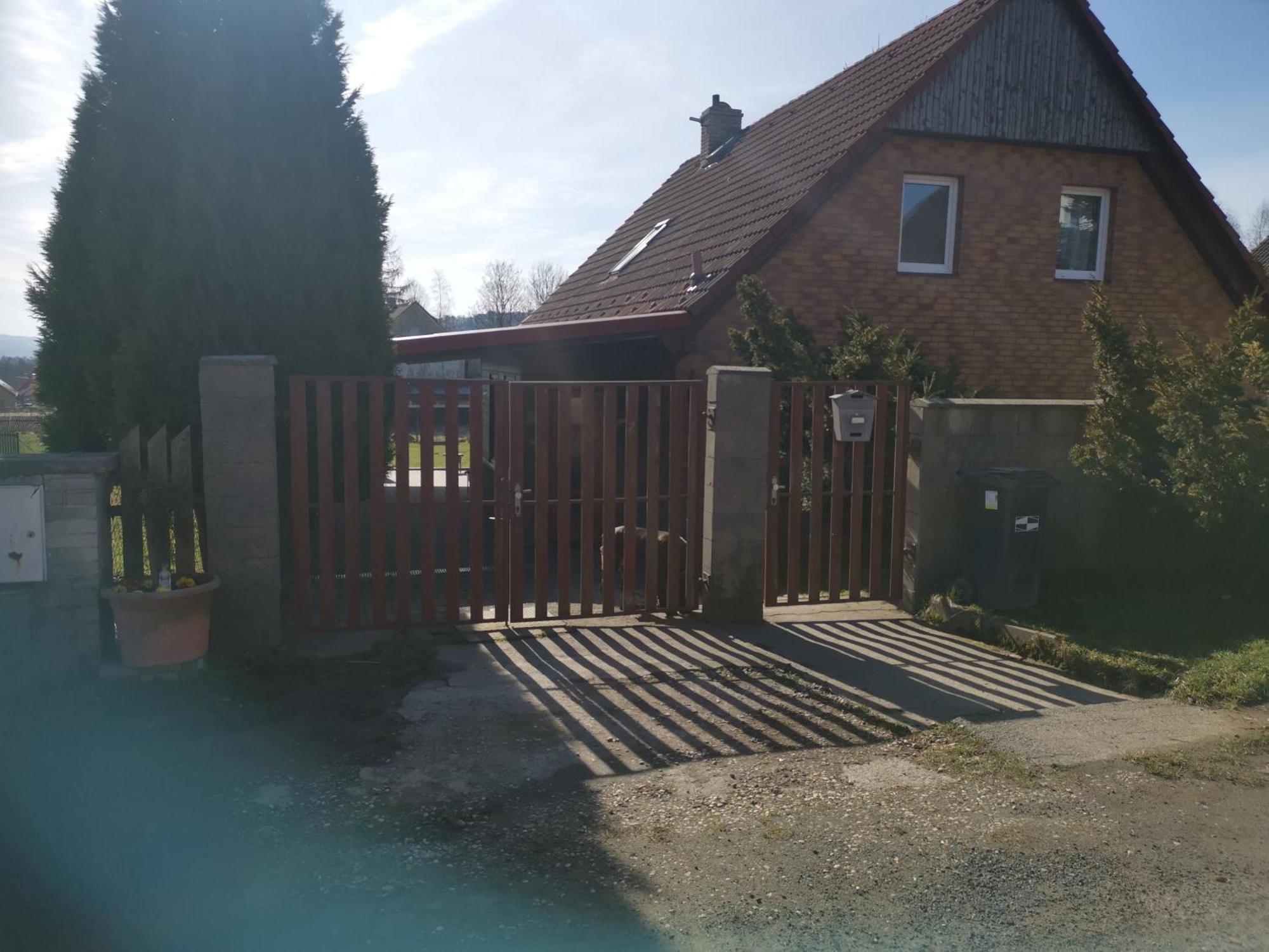Apartman Jako U Babicky Tisá Exteriör bild